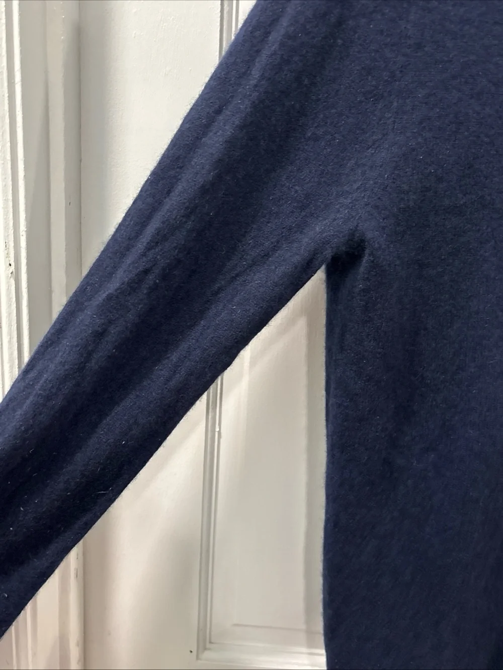 J. Crew Gustoso Women’s 100% Cashmere Deep V-Neck Sweater Size Medium Navy Vtg